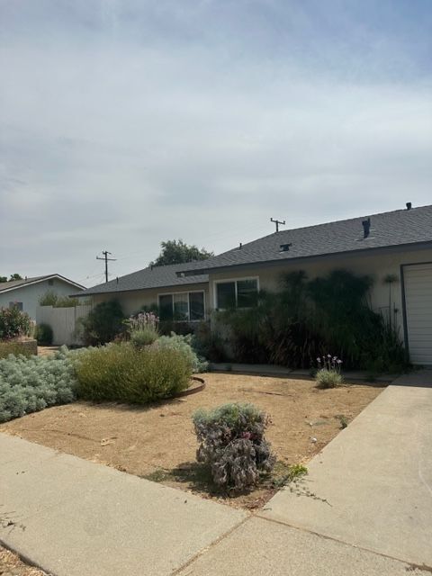 Building Photo - 3024 Berros St