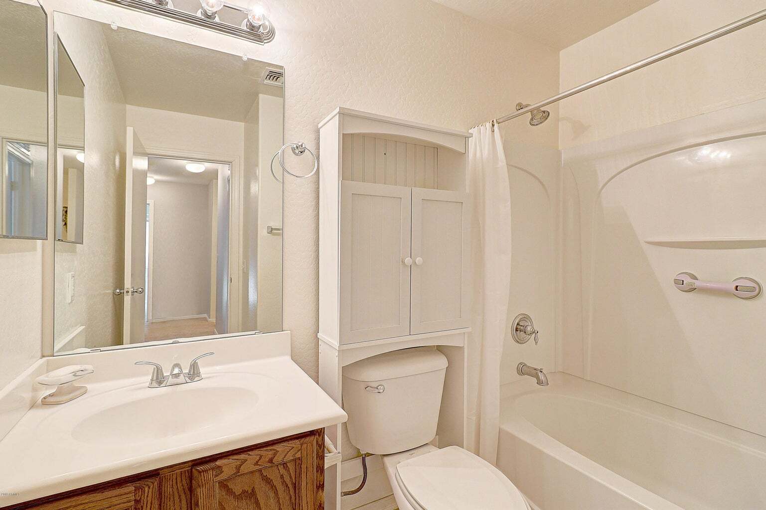 Guest Bath with tub - 25586 W North Star Ln