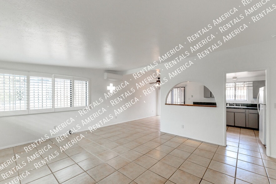 Building Photo - 801 E Holaway Dr