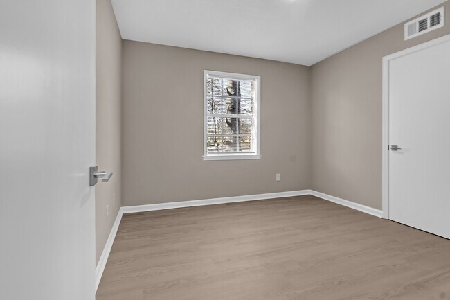 Building Photo - 8254 Whitebrook Dr