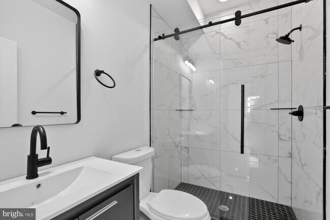 Building Photo - 2331 E York St