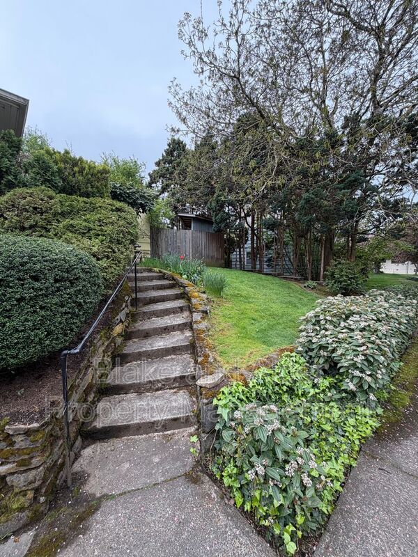 Building Photo - 5226 SE Clinton St