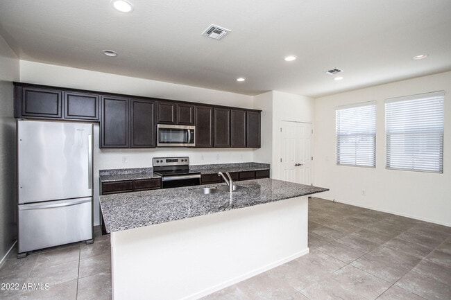 Building Photo - 261 N Sandal