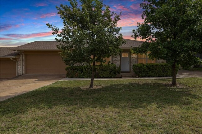 Building Photo - 1714 Shadowview Dr