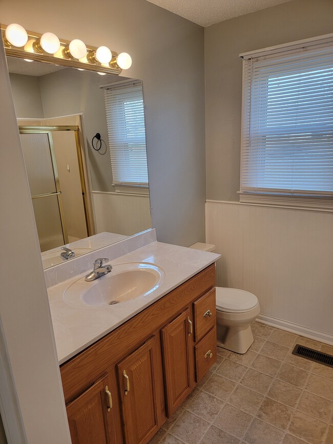 Building Photo - 3103 Larson Ln