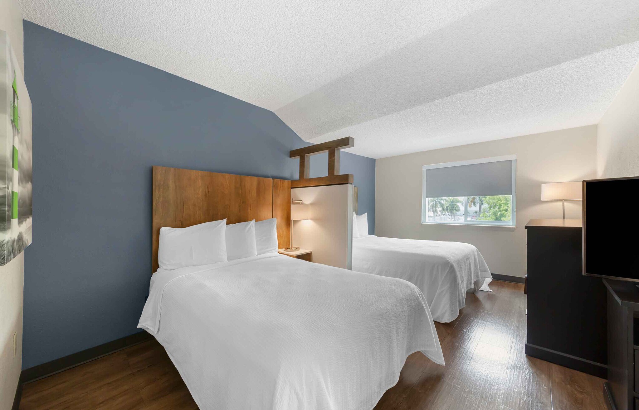 Building Photo - Furnished Studio-Miami - Airport - Miami Springs