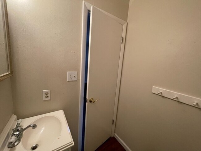 Building Photo - Redlands 3 bed 1.5 bath with yard