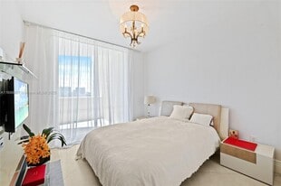 Building Photo - 17875 Collins Ave