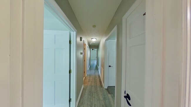 Building Photo - 867 Flintwood Rd