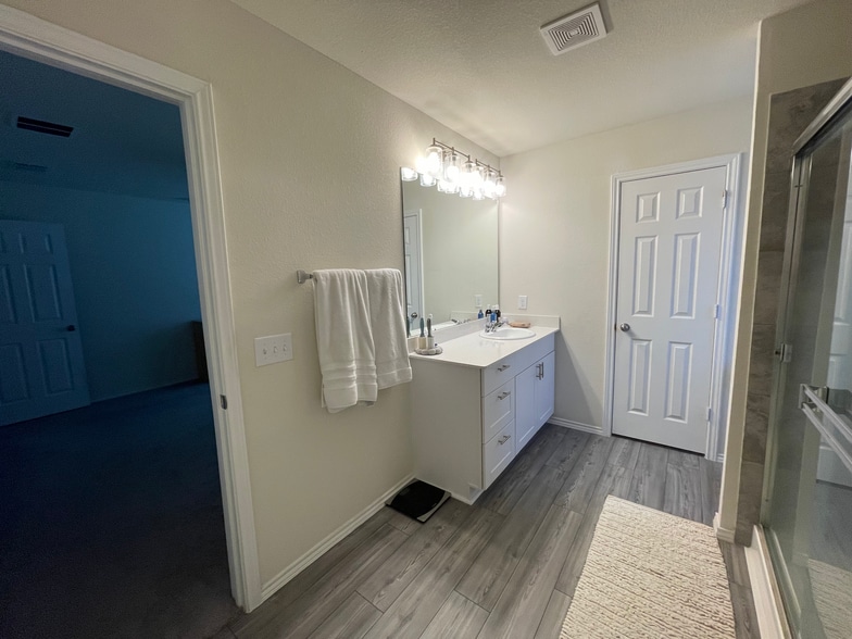 Building Photo - 1813 Acacia Dr