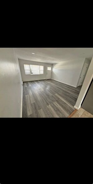 Building Photo - 2 Roland Rd