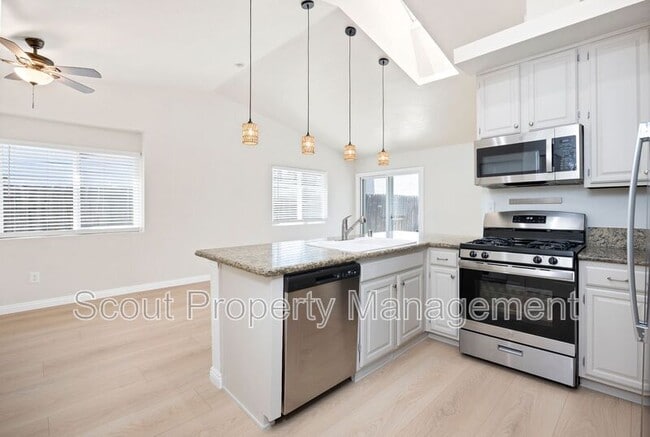 Building Photo - 39149 Rising Hill Dr