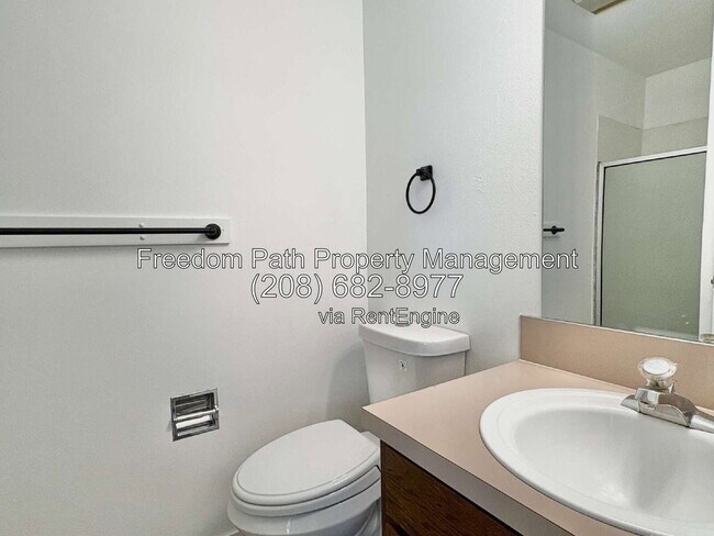 Building Photo - 2753 Fairway Dr