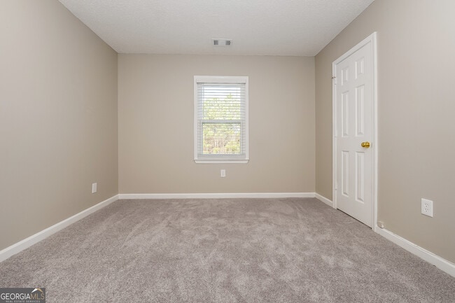 Building Photo - 105 Vesta Ct