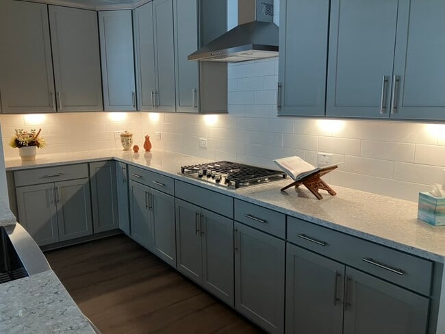 Building Photo - 2941 Ocean Sunrise Dr