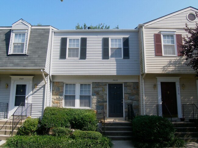 Building Photo - Beautiful 3BR Townhouse in Rockville/Derwood for early June Move-In!
