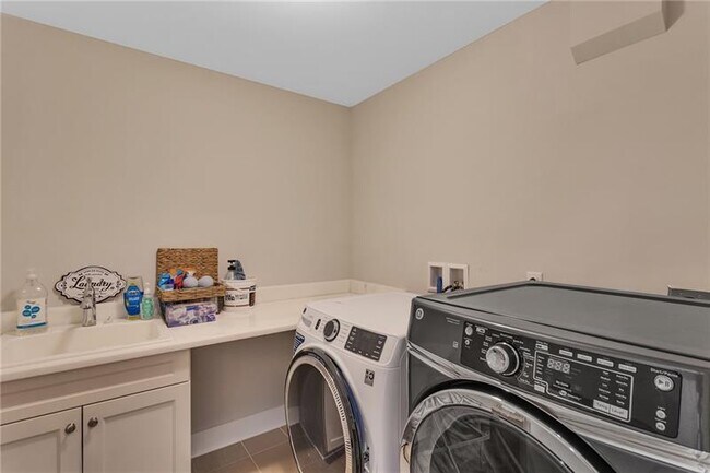 Building Photo - 5525 Fontana Ct