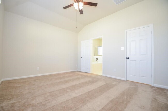 Building Photo - 16922 Sedum Grn