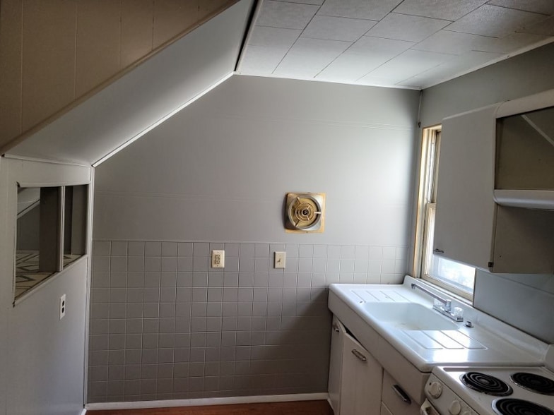 Building Photo - 511 W Centre St