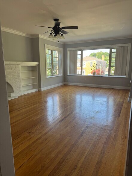 Building Photo - 6733 N Artesian Ave