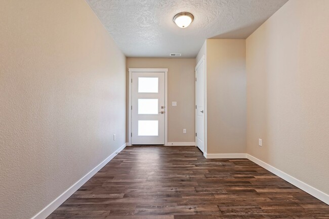 Building Photo - Can't miss Luxury New Townhome in West Bench!