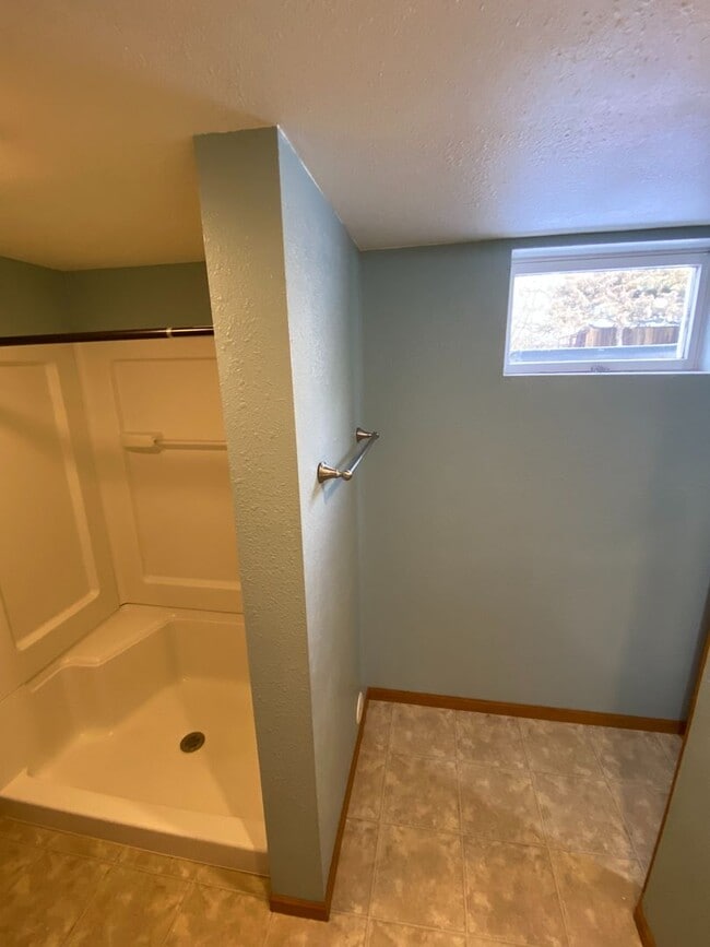 Building Photo - West Side 3 bedroom, 2 bathroom home for rent