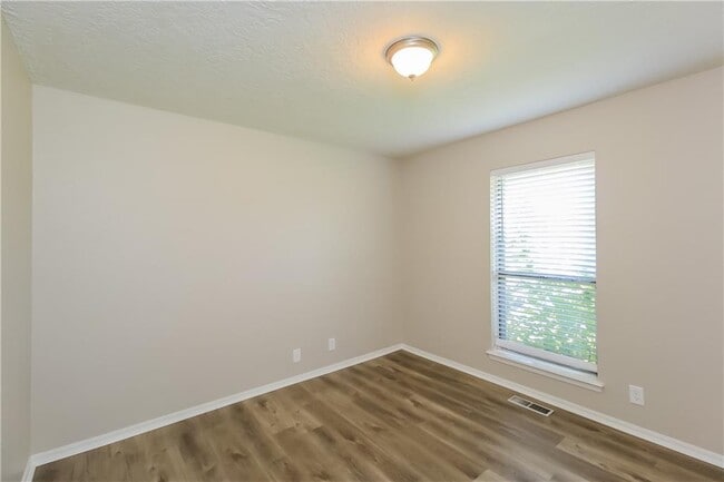 Building Photo - 3920 Green Hills Ct