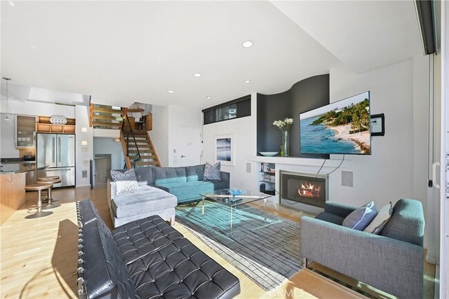 Building Photo - 326 Loma Terrace