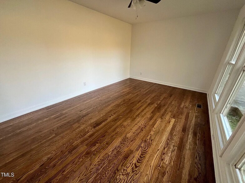 Building Photo - Room in House on Forge Rd