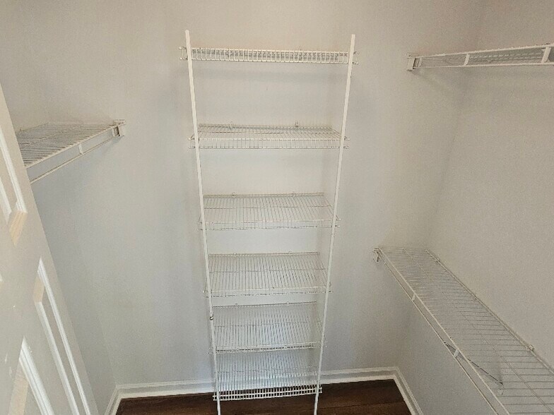 Building Photo - 507 Holly Ridge Ln