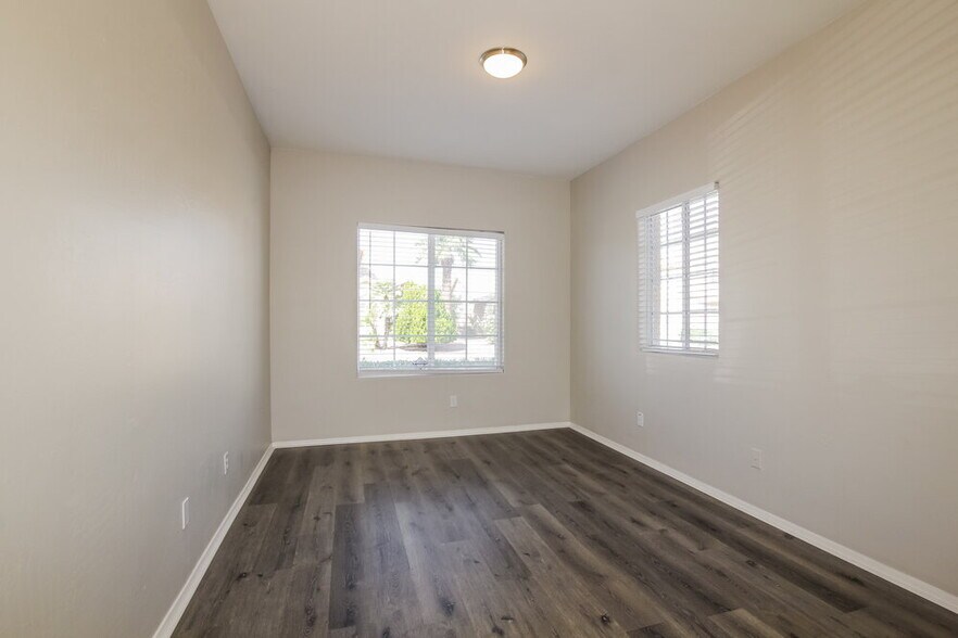 Building Photo - 2107 E Helena Dr