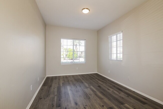 Building Photo - 2107 E Helena Dr