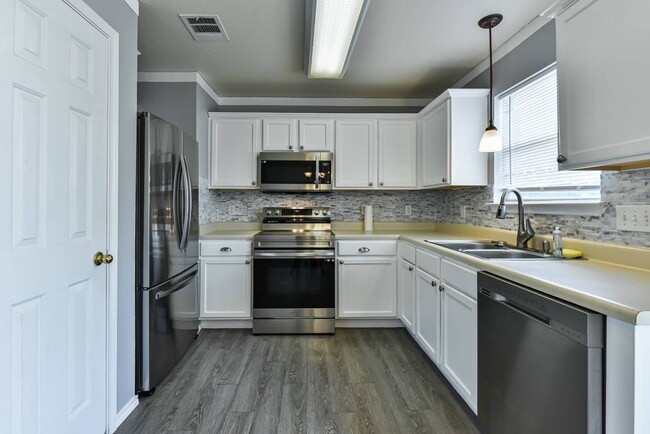 Building Photo - 4600 Donegal Bay Ct