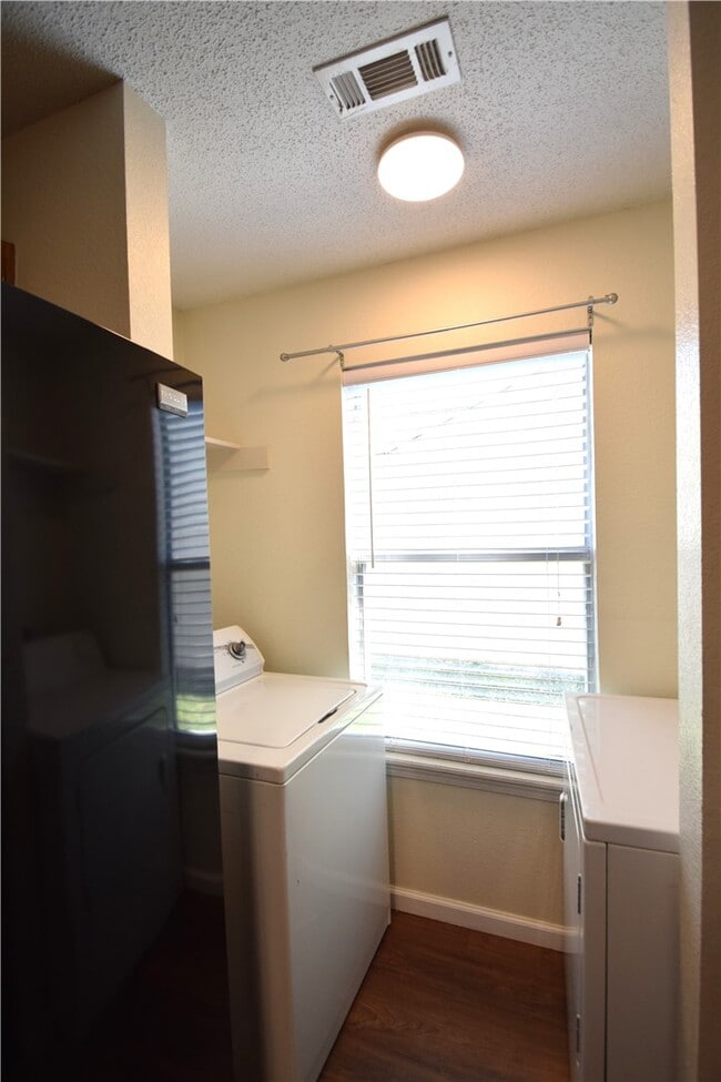 Building Photo - 207 SE 16th St