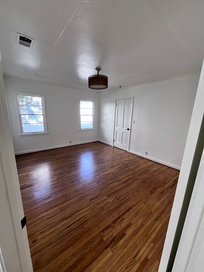 Building Photo - 11563 Hesby St