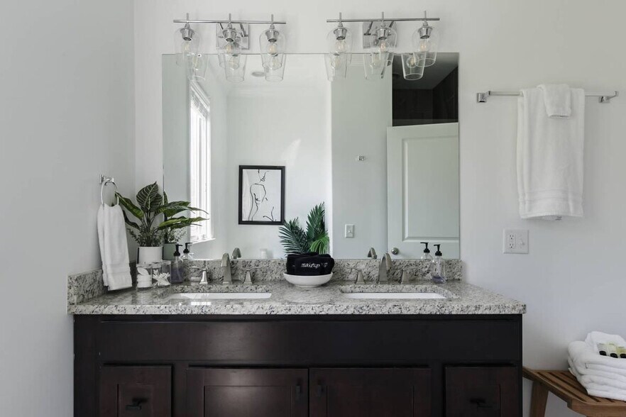 Building Photo - 816 Smiley St