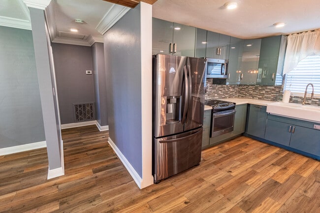 Building Photo - 954 Omar Rd