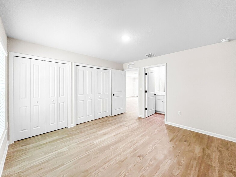 Building Photo - 9368 N Peachtree Way