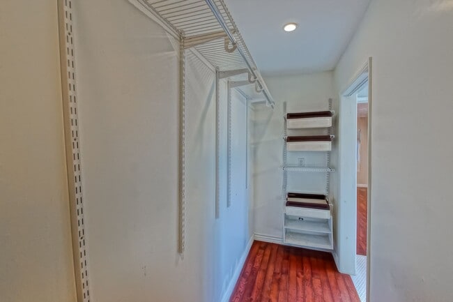 Building Photo - REMODELED, CHARMING & AIRY 3BR2BA HOME W/ OFFICE ON A LARGE LOT W/ NICELY LANDSCAPED FRONT YARD, ...