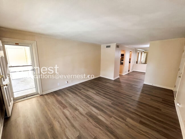 Building Photo - 2-Bed/2-Bath Home/Available Now!