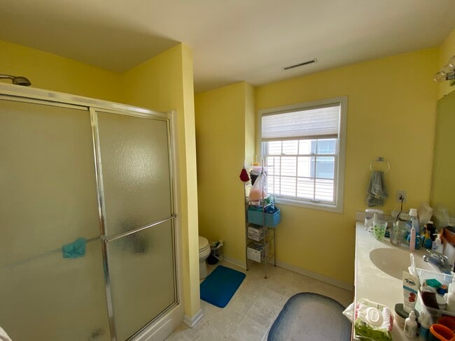 Building Photo - 2721 Hampton St