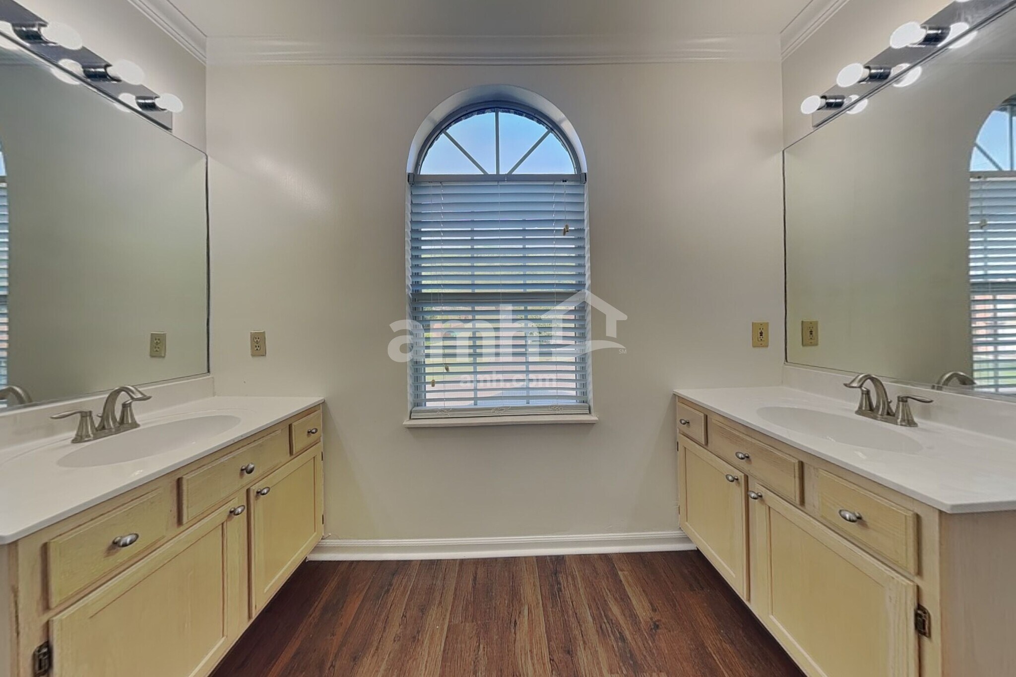 Building Photo - 10225 Highgate Cir