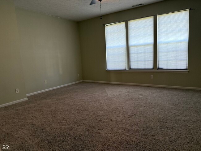 Building Photo - 1055 Woodfield Ct