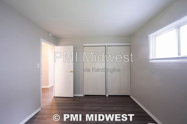 Building Photo - 4939 Katherine Dr