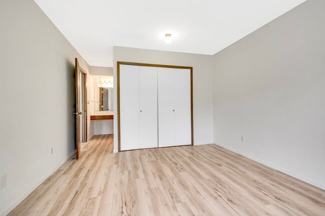 Building Photo - 1 Bedroom, 1 Bath open floor plan close to Downtown Hopkins