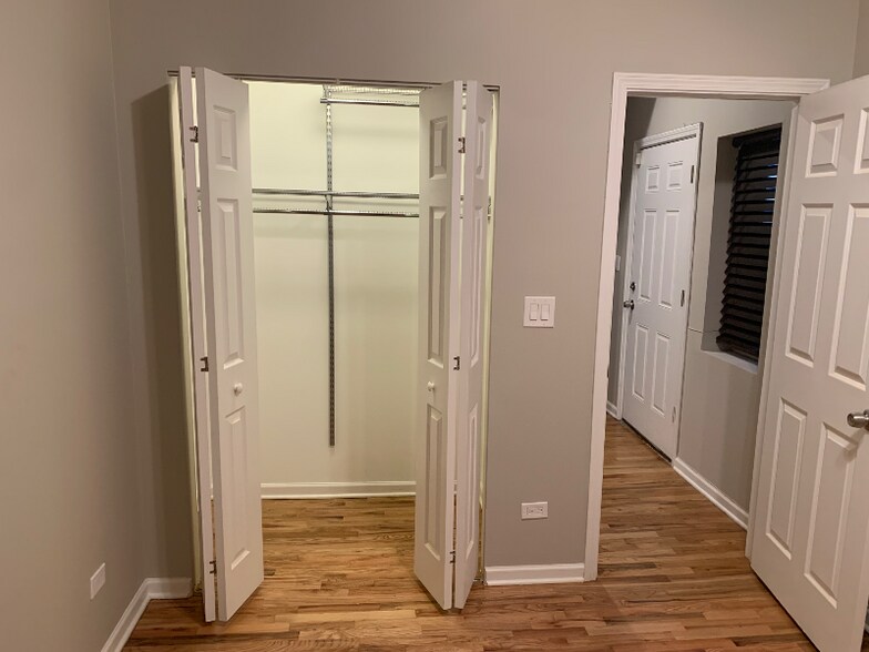 Building Photo - 5902 S Prairie Ave