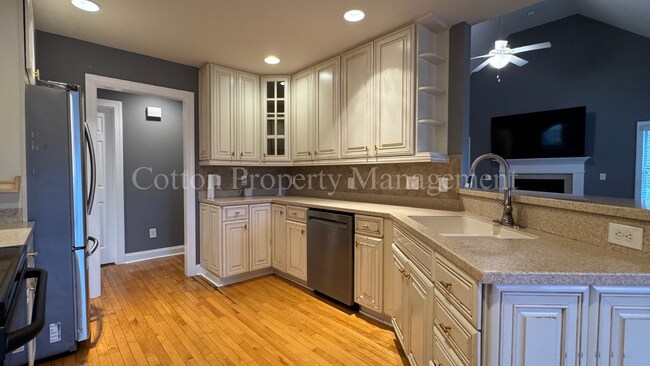 Building Photo - 4BR/3BA Well appointed home in the gated c...