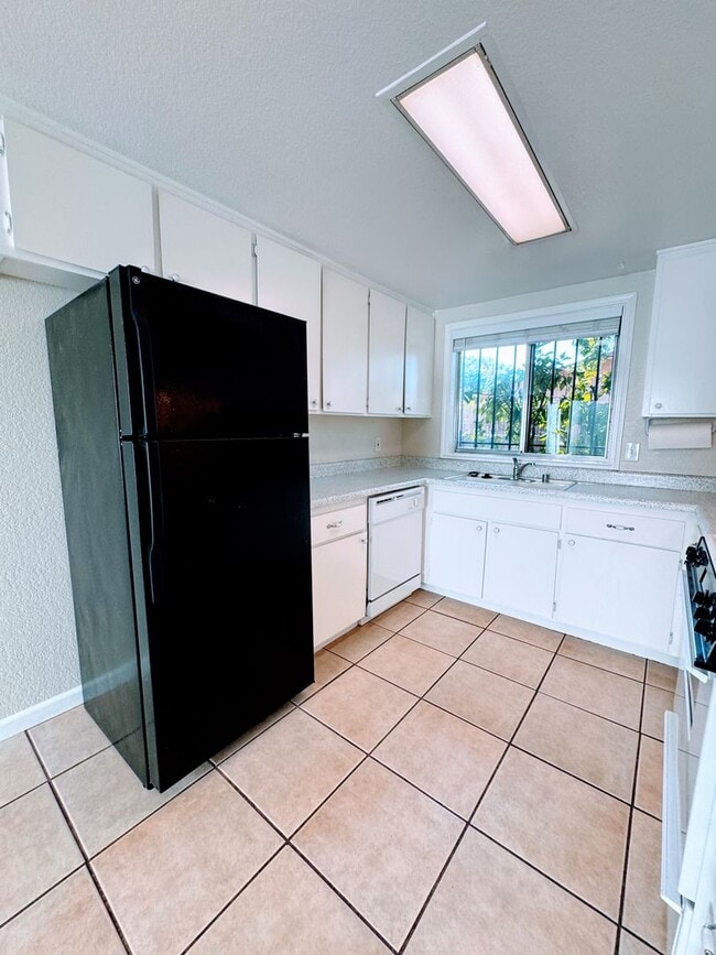 Building Photo - Adorable 2 bedroom 1 Bath Unit for Rent