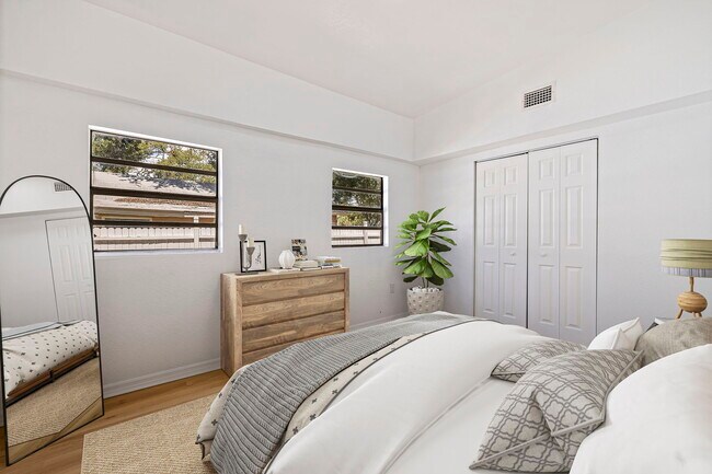 Building Photo - 2710 22nd Ave S