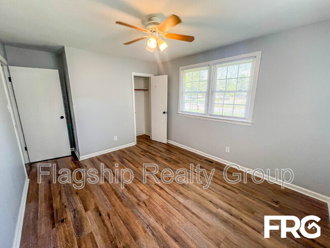 Building Photo - 1305 Robin St